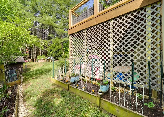 West Jefferson Vacation Rental Near River
